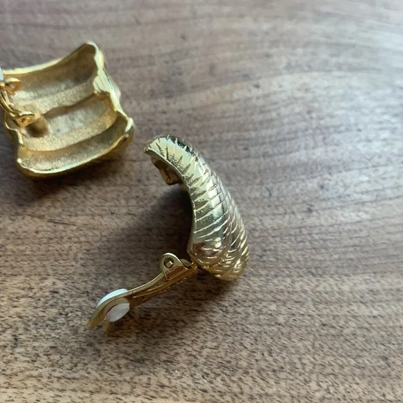 VTG Gucci Gold Earrings Clip On by Paolo Gucci - Picture 5 of 7